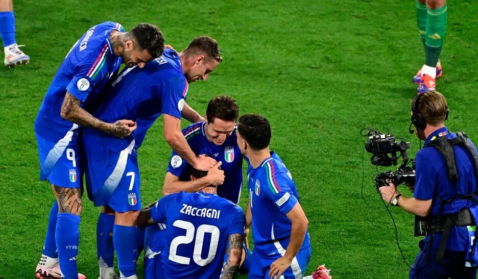 Euro Holders Italy snatch 1 1 draw with Croatia to reach knockout phase 1