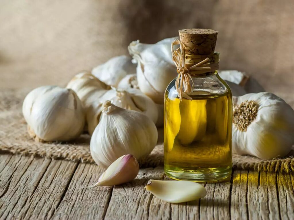 10 Benefits and Uses of Garlic Oil | Nikura