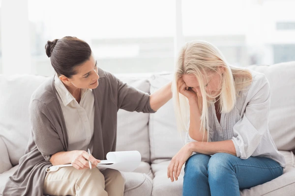 therapist comforting upset woman on 600nw 259905551 1