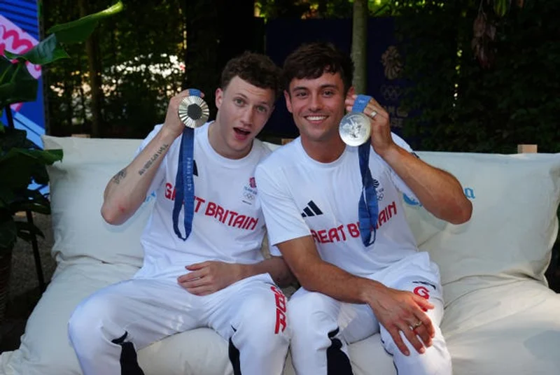 tom daley and noah williams with their silver medals