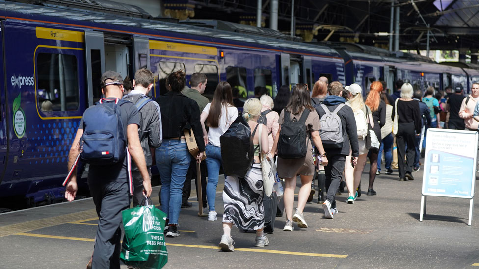 131078445 scotrail train pa