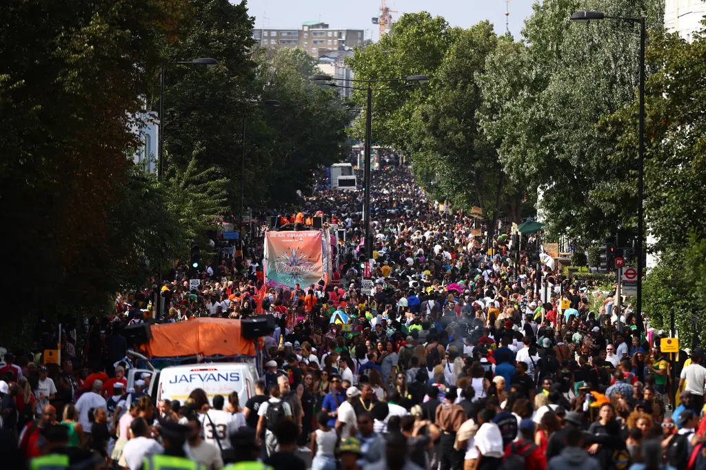 crowds revellers attend notting hill 88331267