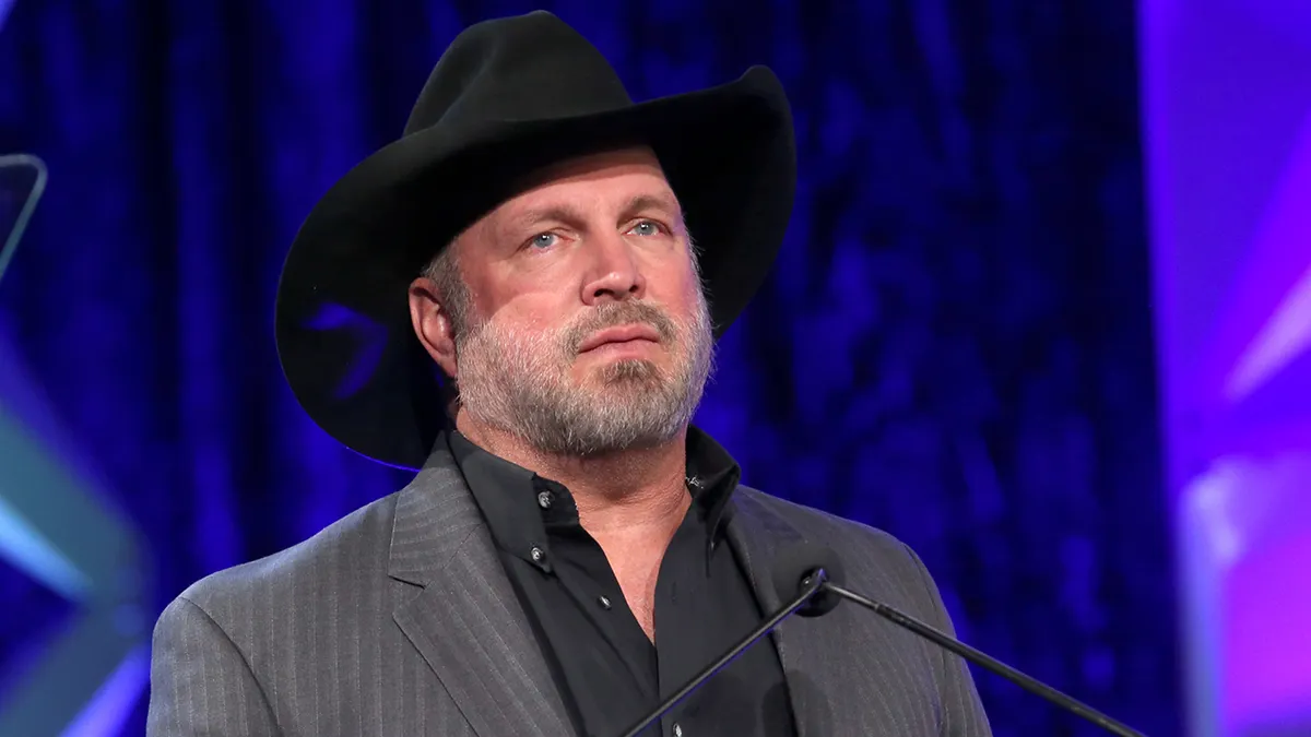 garth brooks sad